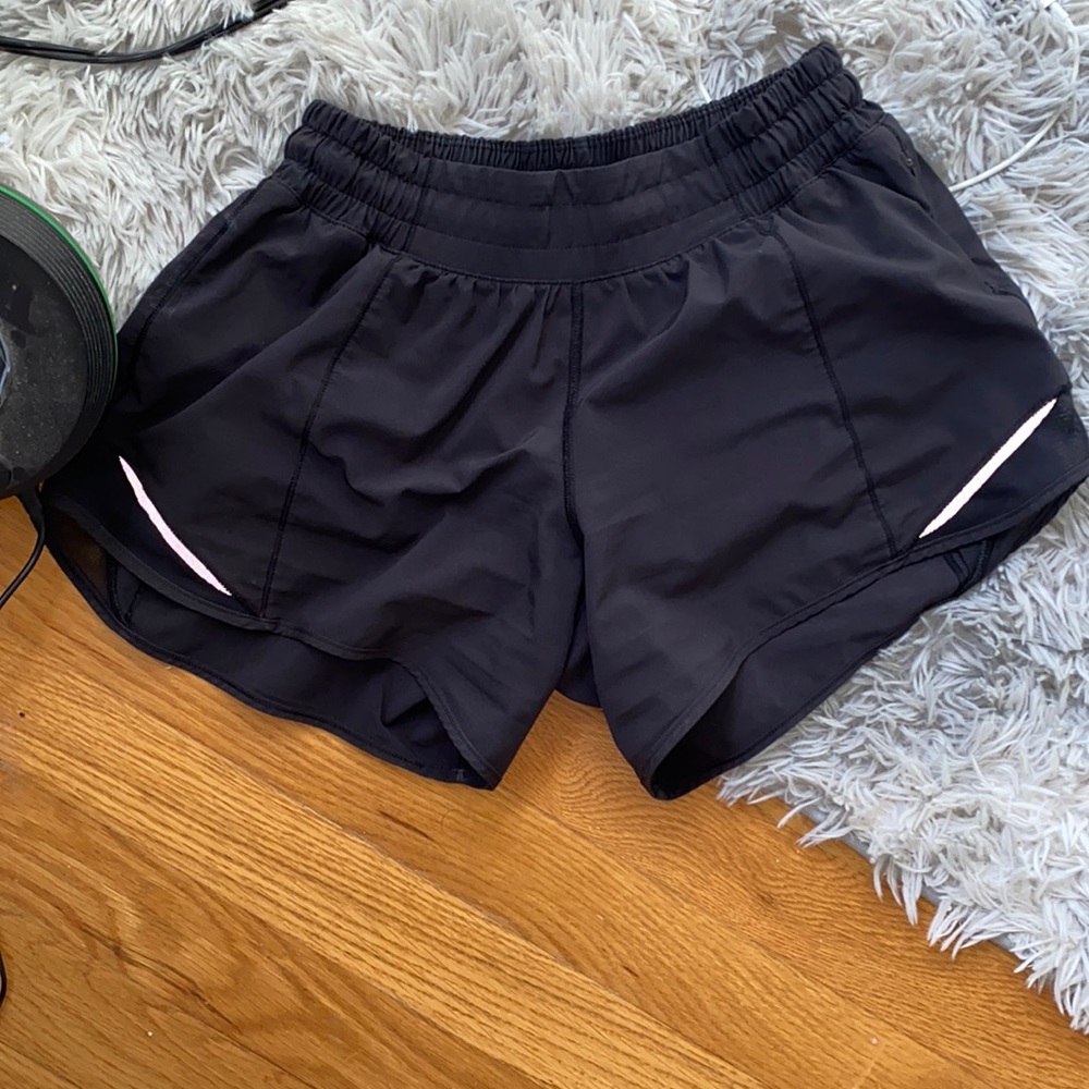 Lululemon 4in black hotty hots